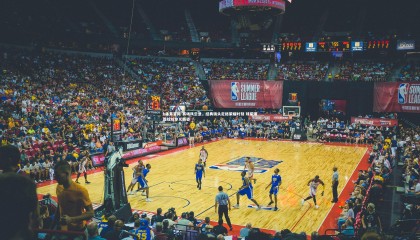 b体育官网-赛场风云录，经典镜头定格荣耀时刻 球星璀璨绽放非凡英姿